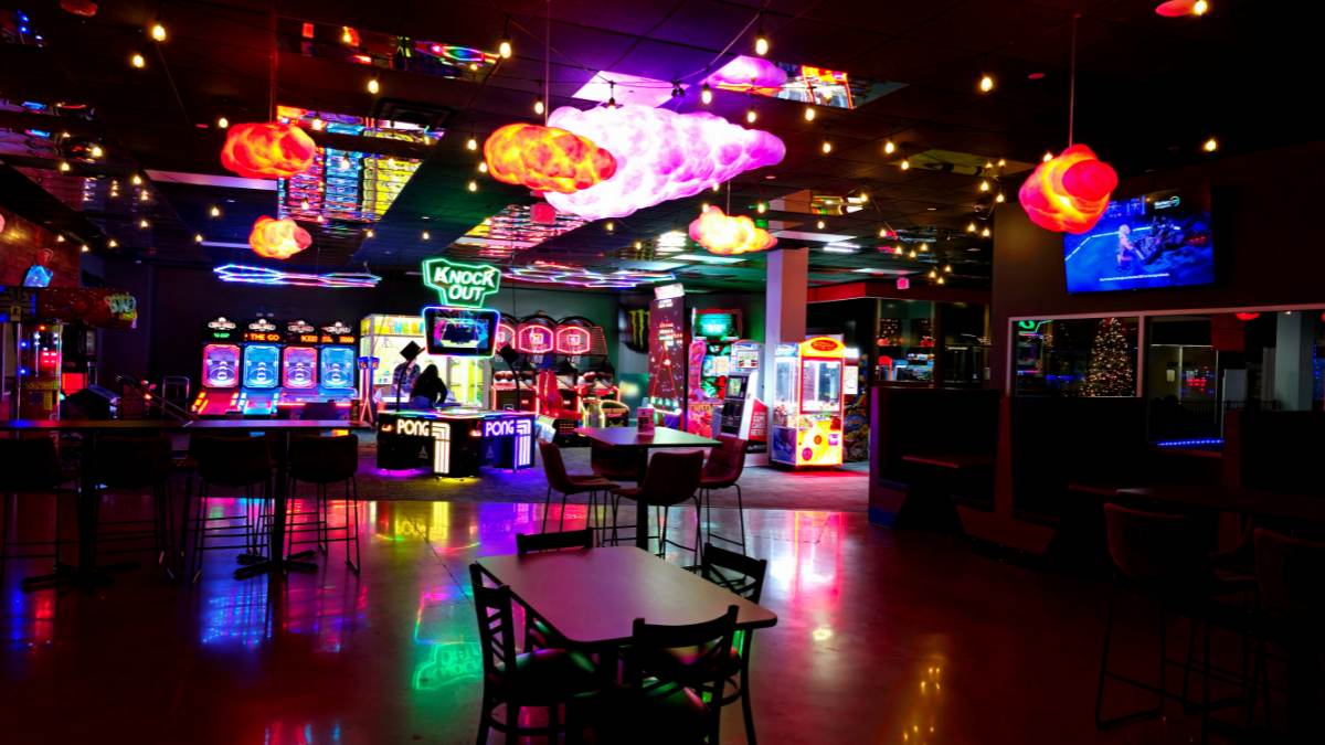 best arcades in lansing michigan