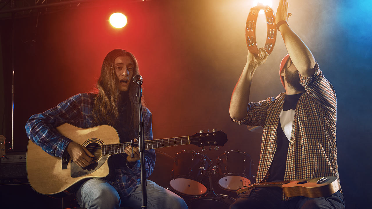 bars with live music are new and interesting